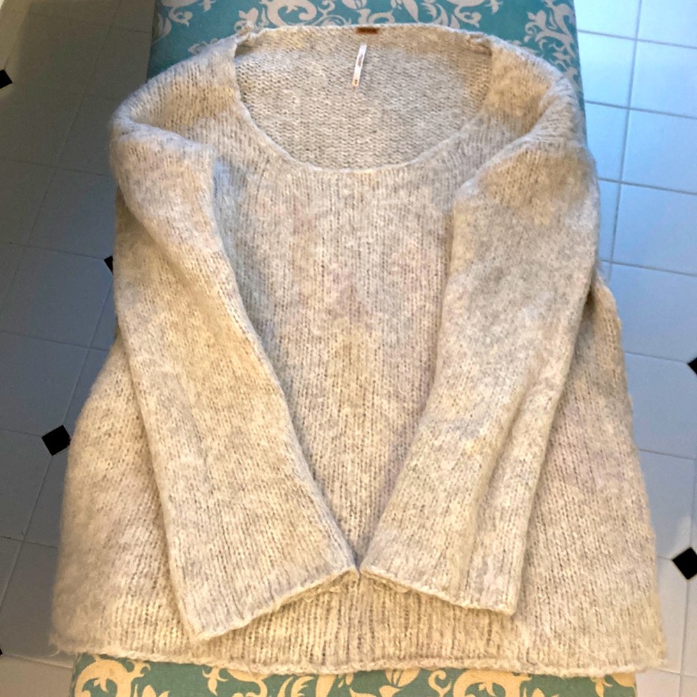 Free People XS Heather gray wool/acrylic/nylon/mohair cozy scoop neck sweater.